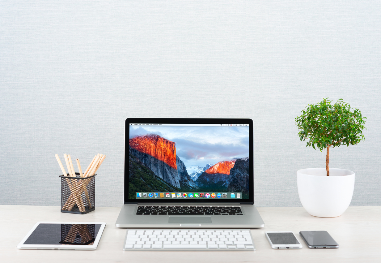 Mac vs. PC: 4 Pros and a Con